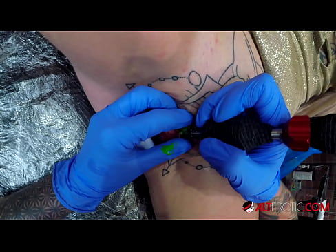 ❤️ Extremamente tatuada, a brasa Sully Savage fez uma tatuagem em seu clítoris ️❌ Porno em porno pt-br.redporn-tv.ru ﹏